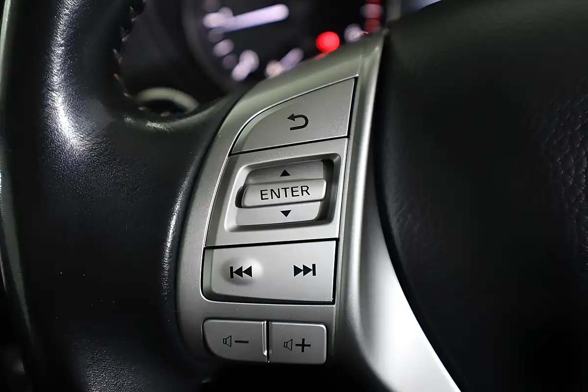 Used 2016 Nissan Qashqai Tekna Grey - Interior and Exterior details 18