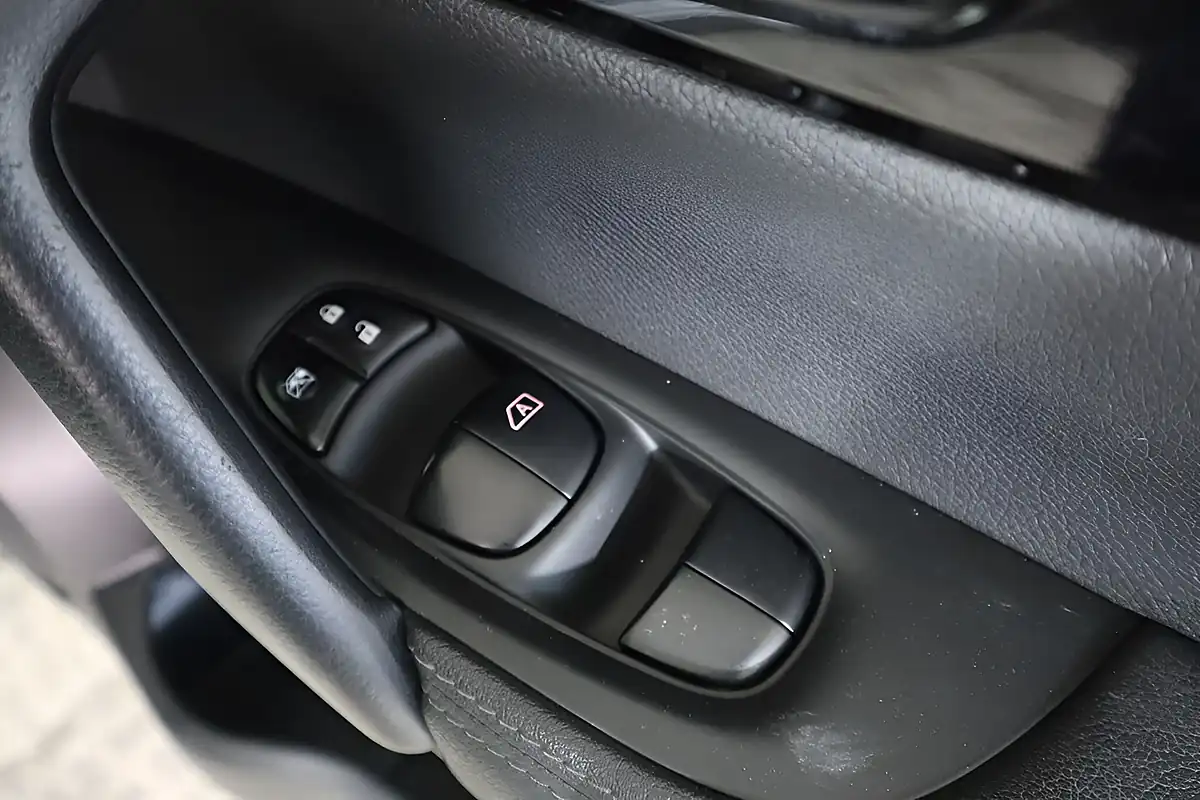 Used 2016 Nissan Qashqai Tekna Grey - Interior and Exterior details 20