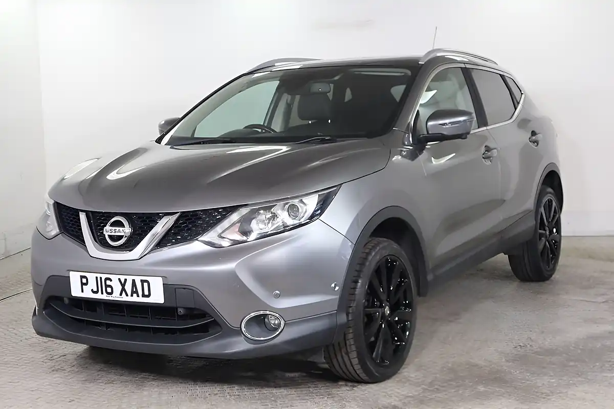Used 2016 Nissan Qashqai Tekna Grey - Interior and Exterior details 3