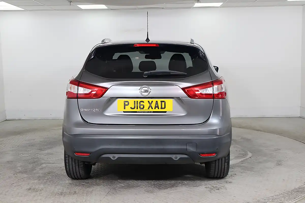 Used 2016 Nissan Qashqai Tekna Grey - Interior and Exterior details 5