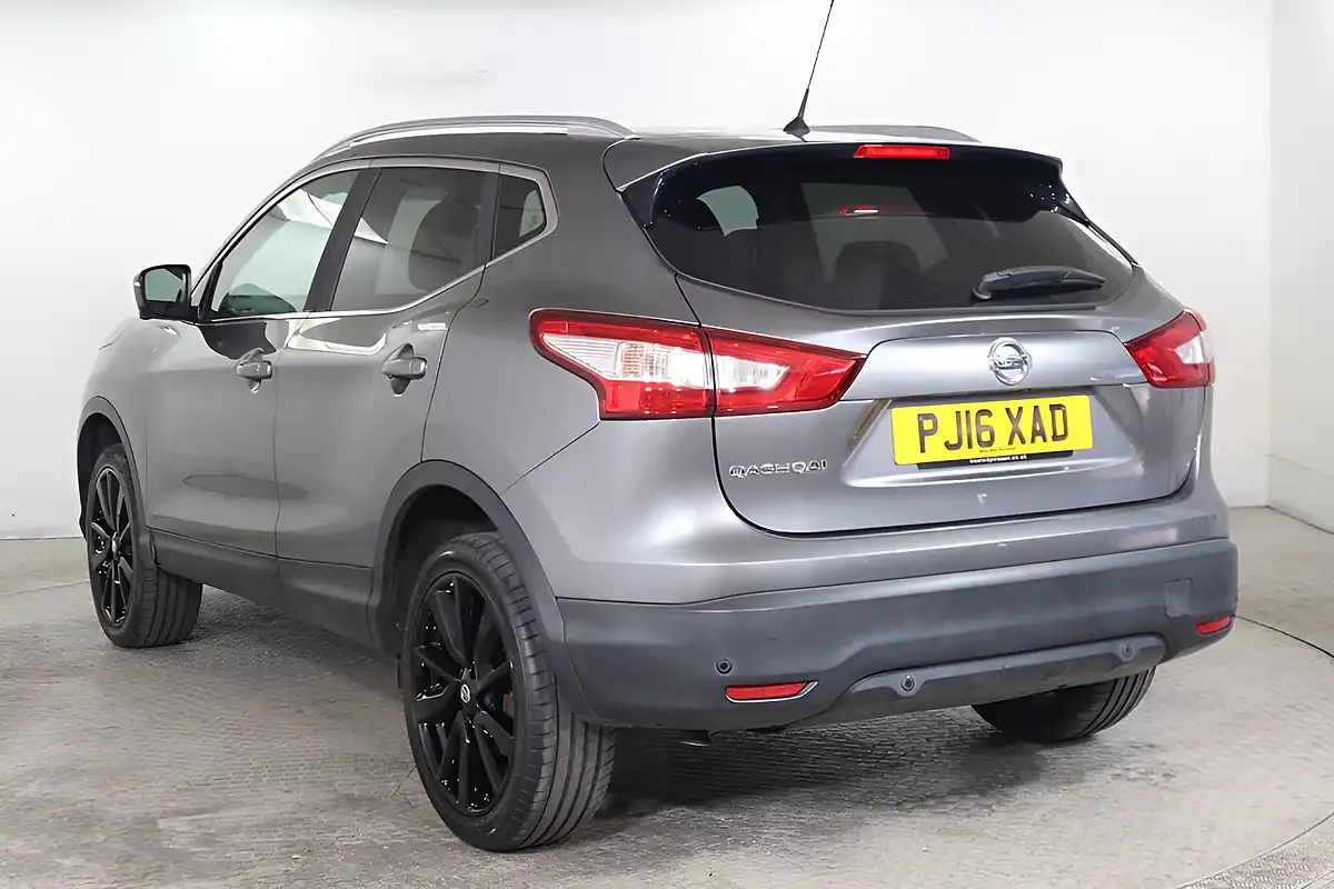 Used 2016 Nissan Qashqai Tekna Grey - Interior and Exterior details 6