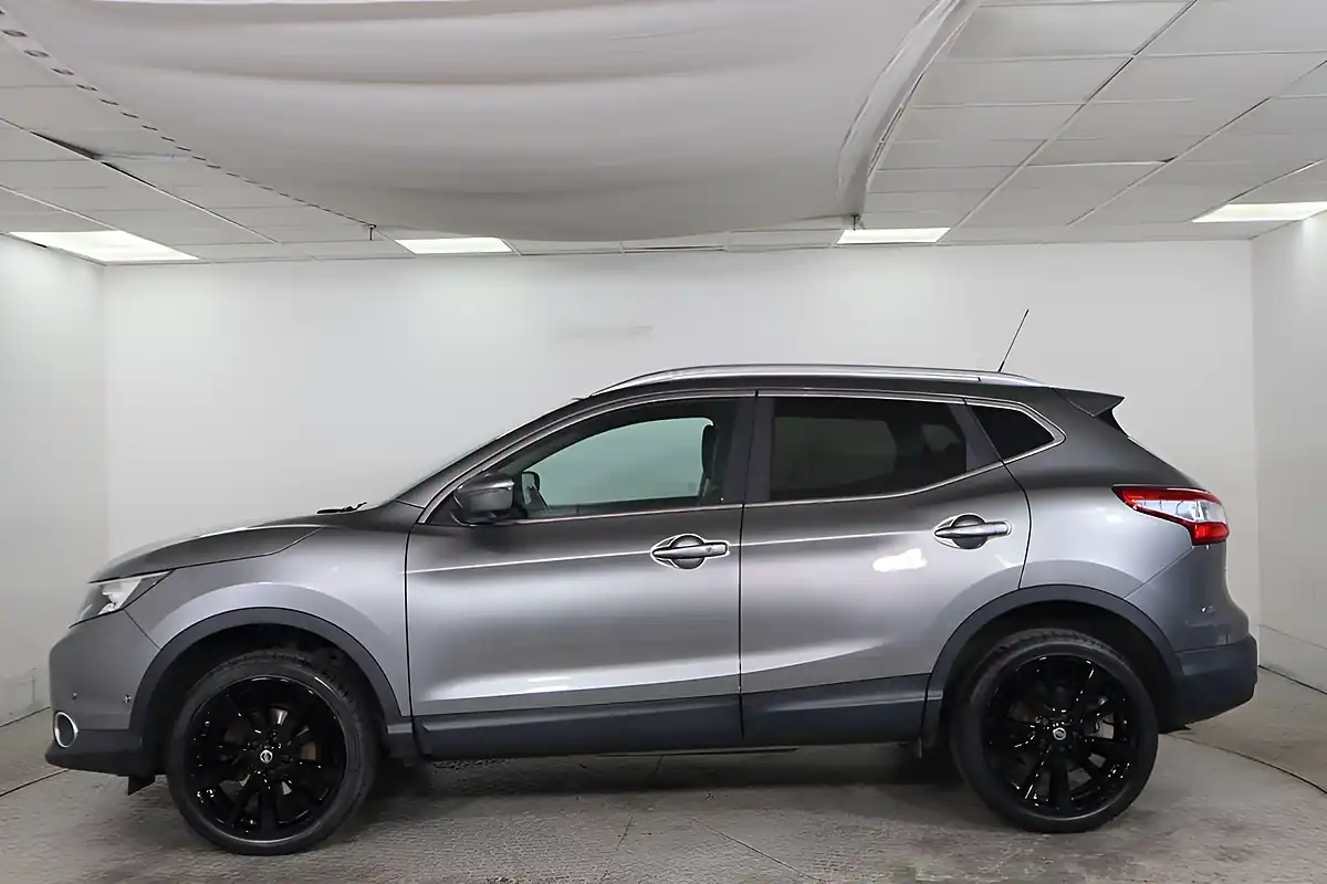 Used 2016 Nissan Qashqai Tekna Grey - Interior and Exterior details 7