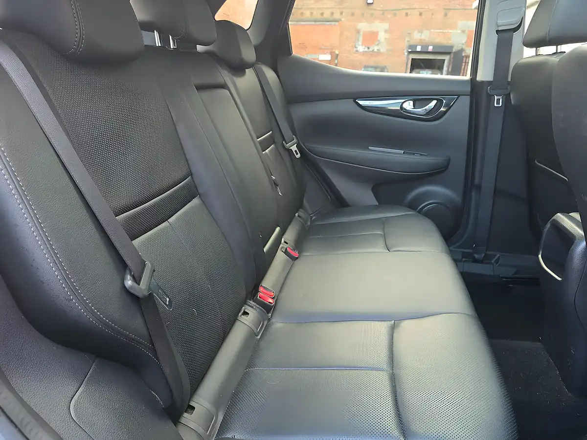 Used 2016 Nissan Qashqai Tekna Grey - Interior and Exterior details 10