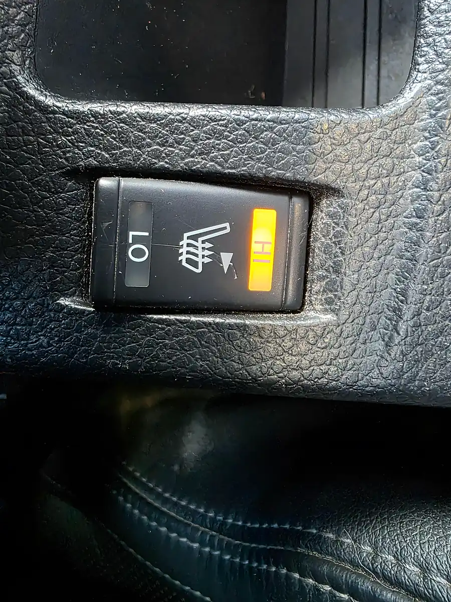 Used 2016 Nissan Qashqai Tekna Grey - Interior and Exterior details 11