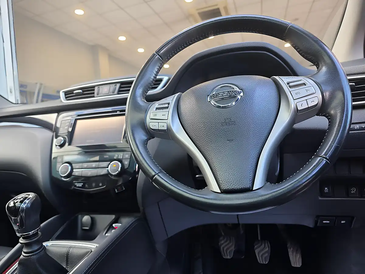 Used 2016 Nissan Qashqai Tekna Grey - Interior and Exterior details 15