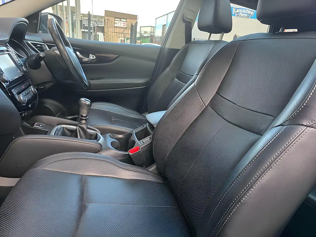 Used 2016 Nissan Qashqai Tekna Grey - Interior and Exterior details 16