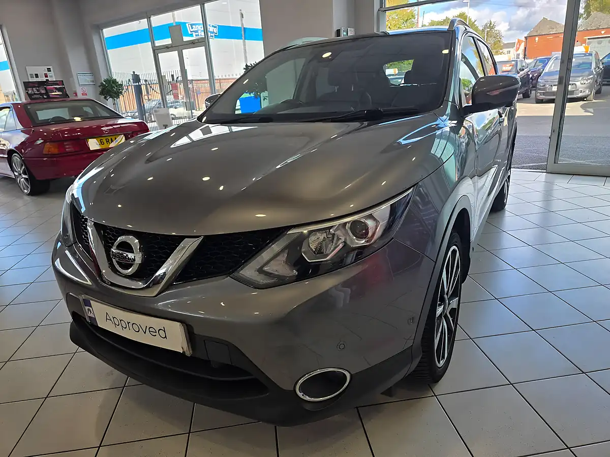Used 2016 Nissan Qashqai Tekna Grey - Interior and Exterior details 3