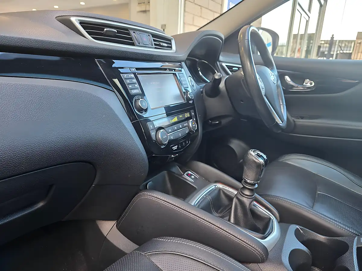Used 2016 Nissan Qashqai Tekna Grey - Interior and Exterior details 6