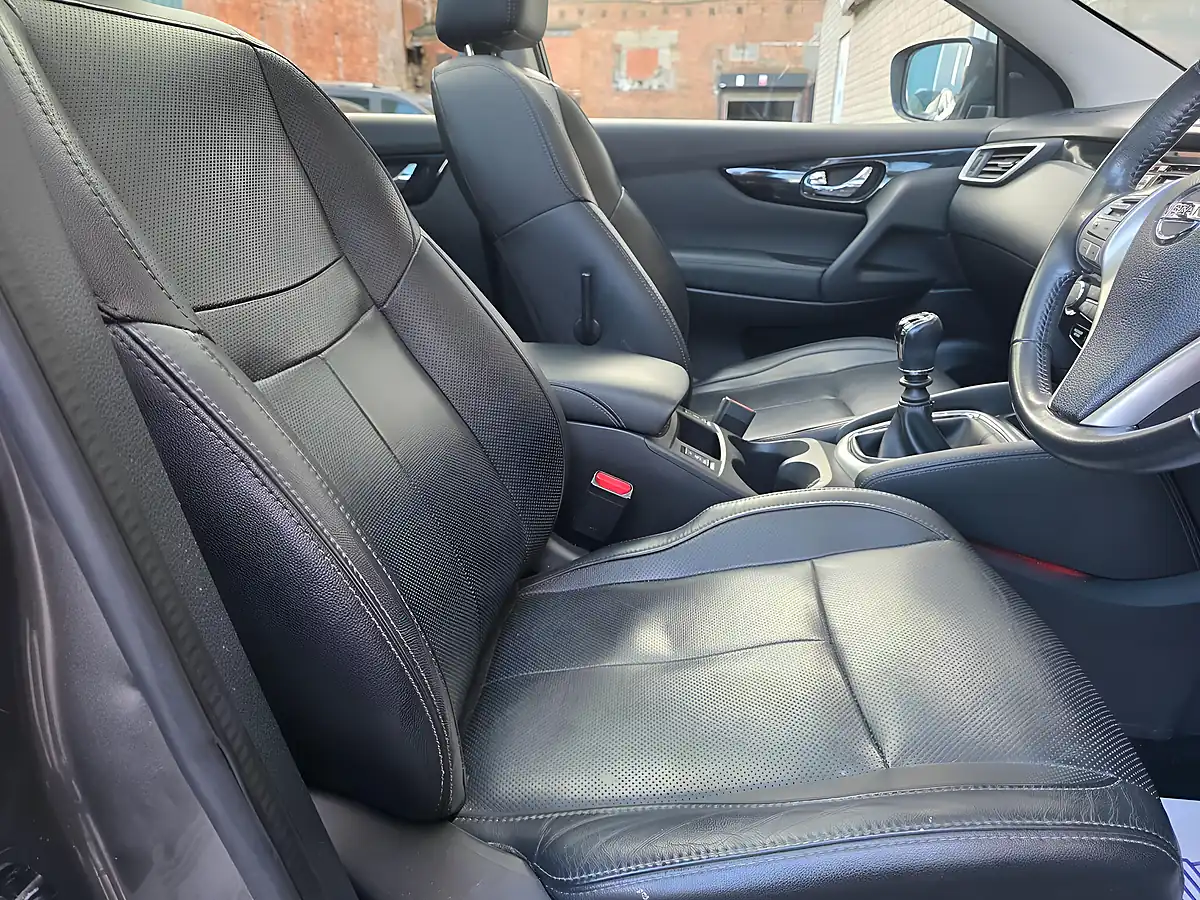Used 2016 Nissan Qashqai Tekna Grey - Interior and Exterior details 9