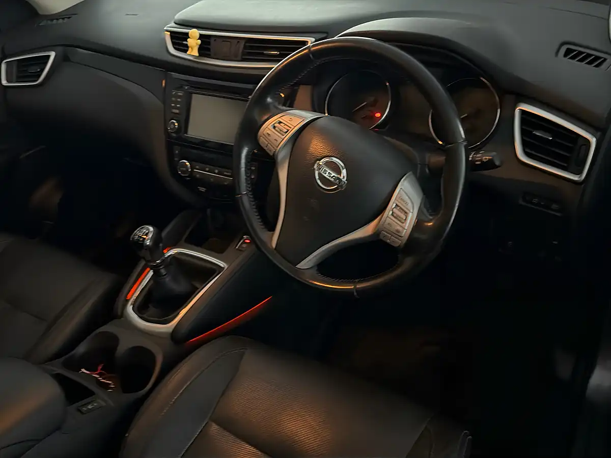 Used 2016 Nissan Qashqai Tekna Grey - Interior and Exterior details 10