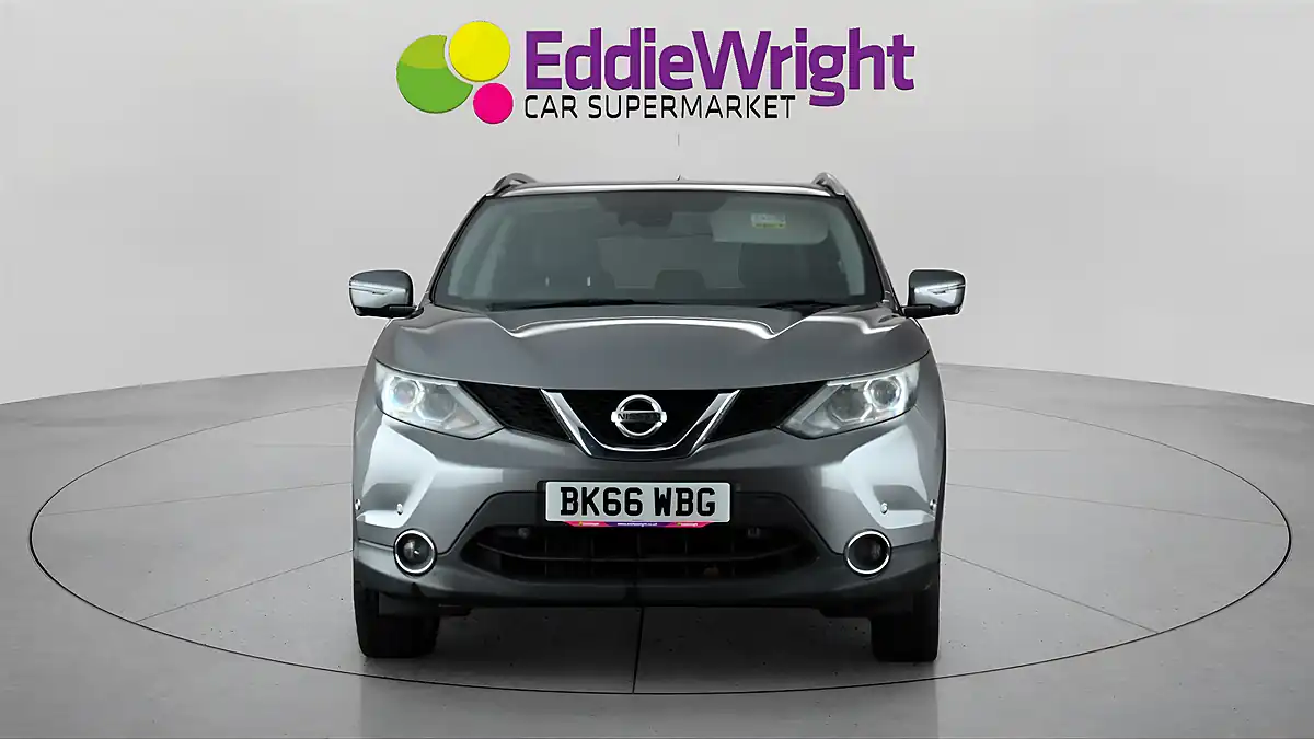 Used 2016 Nissan Qashqai Tekna Grey - Interior and Exterior details 2