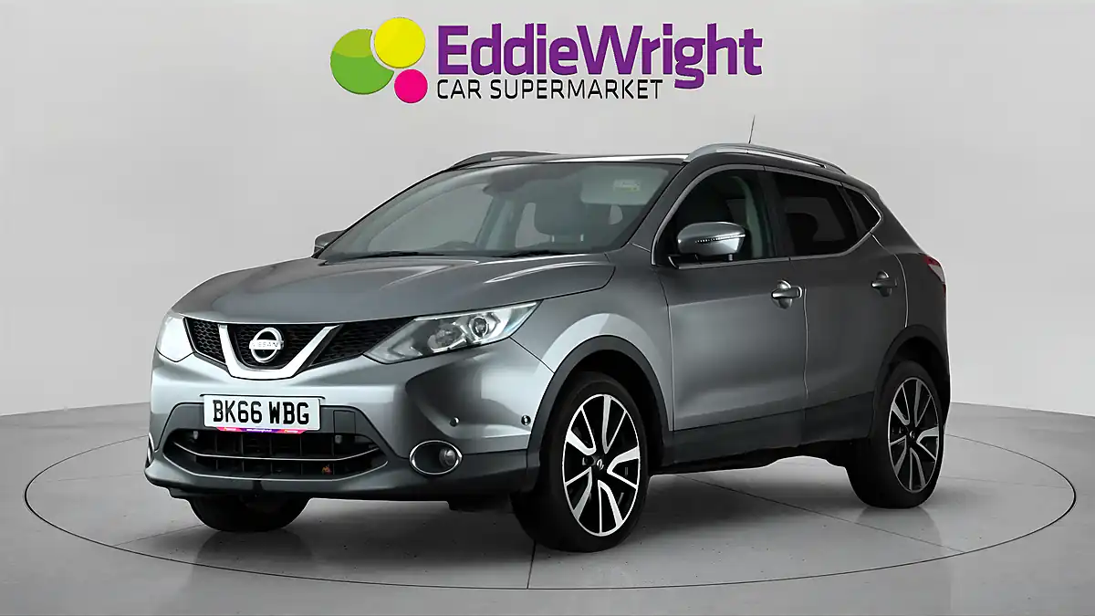 Used 2016 Nissan Qashqai Tekna Grey - Interior and Exterior details 3