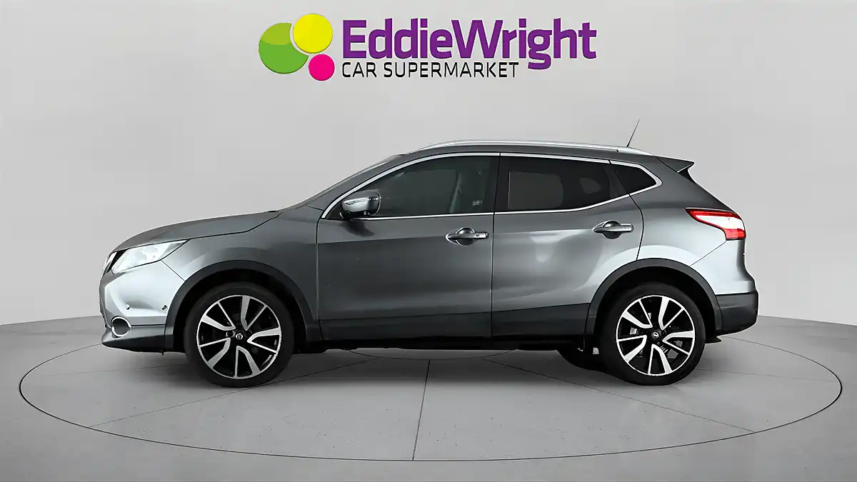 Used 2016 Nissan Qashqai Tekna Grey - Interior and Exterior details 4