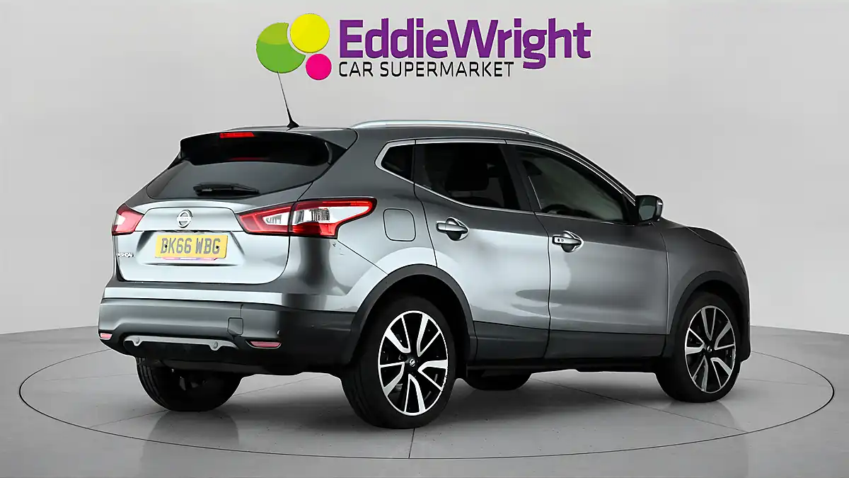 Used 2016 Nissan Qashqai Tekna Grey - Interior and Exterior details 7