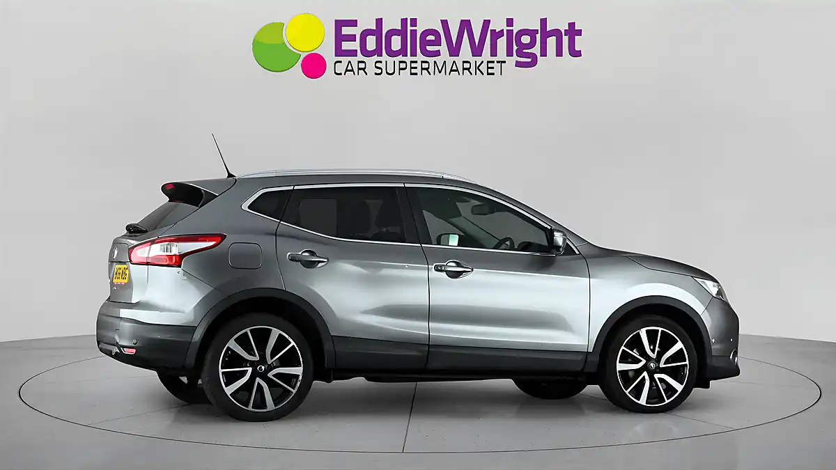 Used 2016 Nissan Qashqai Tekna Grey - Interior and Exterior details 8