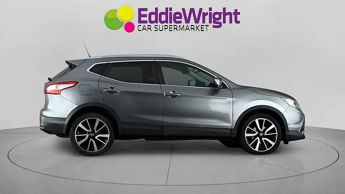 Used 2016 Nissan Qashqai Tekna Grey - Interior and Exterior details 9