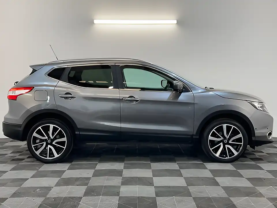Used 2016 Nissan Qashqai Tekna Grey - Interior and Exterior details 2