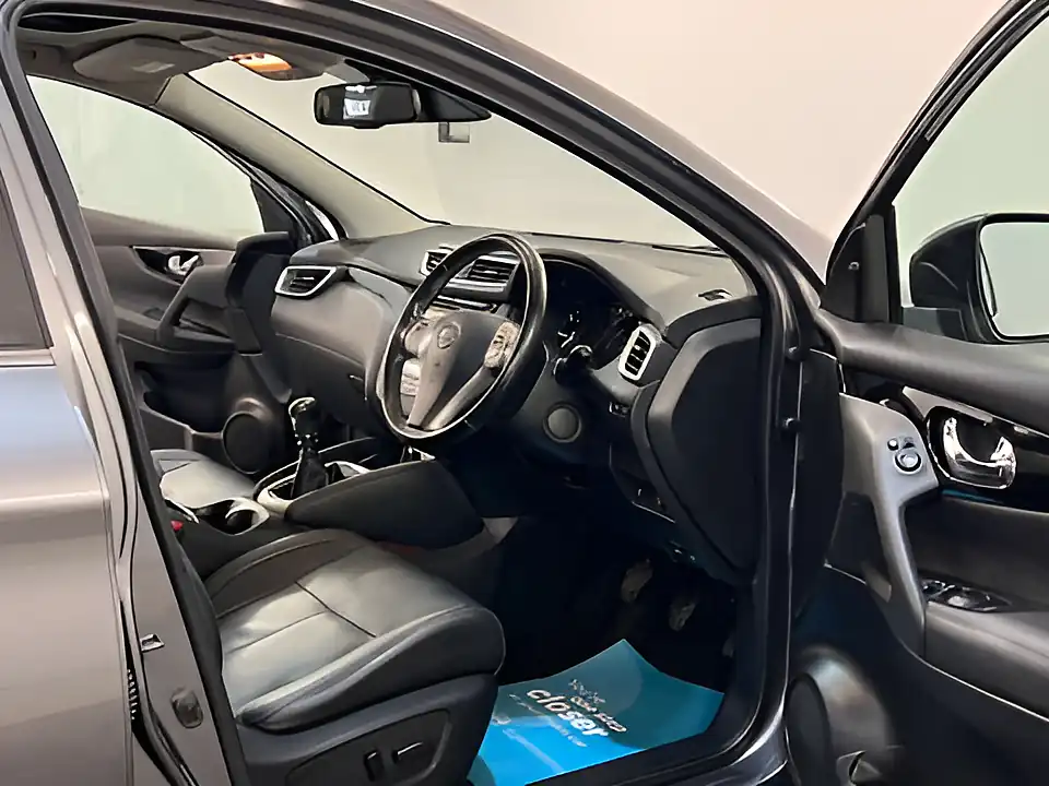 Used 2016 Nissan Qashqai Tekna Grey - Interior and Exterior details 11