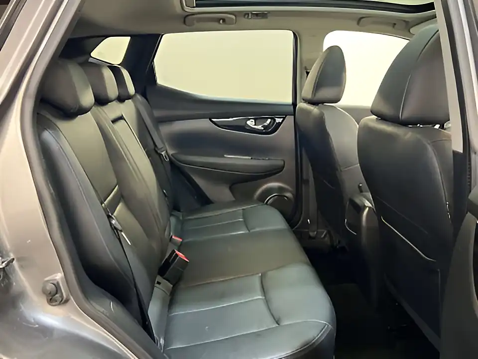 Used 2016 Nissan Qashqai Tekna Grey - Interior and Exterior details 17