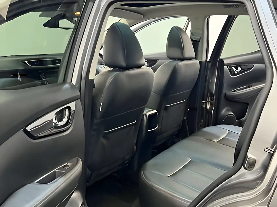 Used 2016 Nissan Qashqai Tekna Grey - Interior and Exterior details 18