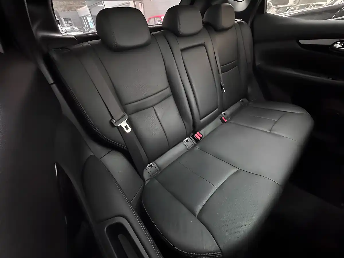 Used 2016 Nissan Qashqai Tekna Ink Blue - Interior and Exterior details 11