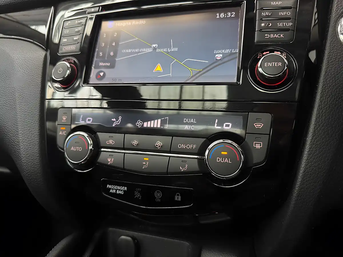 Used 2016 Nissan Qashqai Tekna Ink Blue - Interior and Exterior details 12