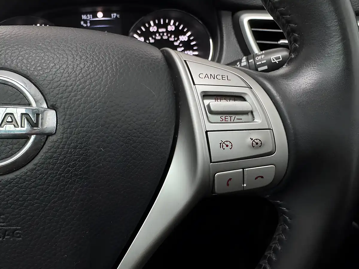 Used 2016 Nissan Qashqai Tekna Ink Blue - Interior and Exterior details 13