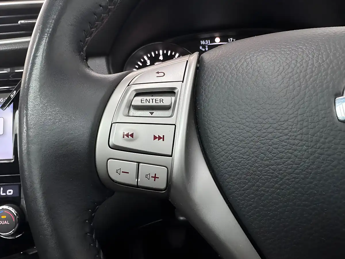 Used 2016 Nissan Qashqai Tekna Ink Blue - Interior and Exterior details 14