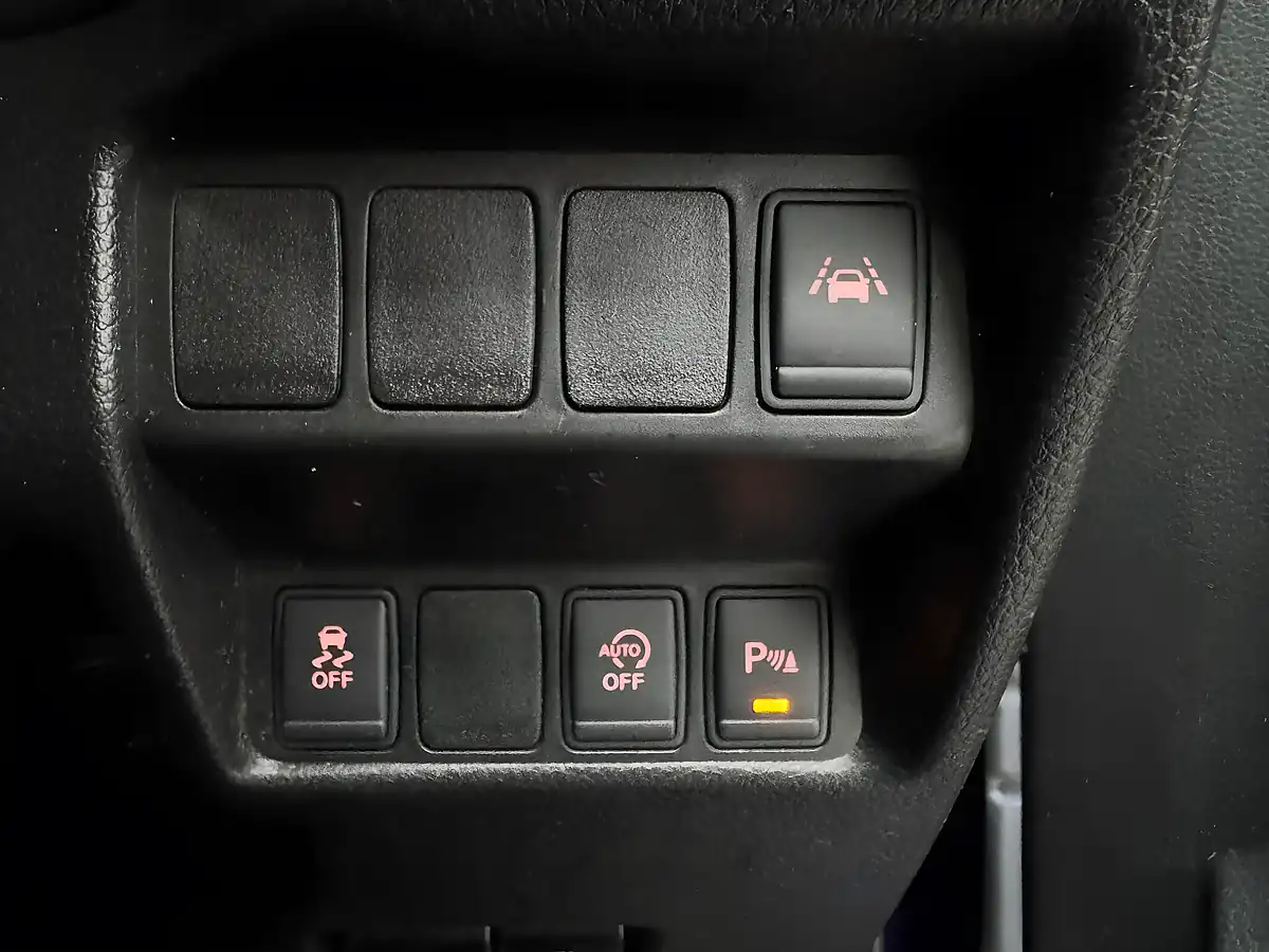 Used 2016 Nissan Qashqai Tekna Ink Blue - Interior and Exterior details 15