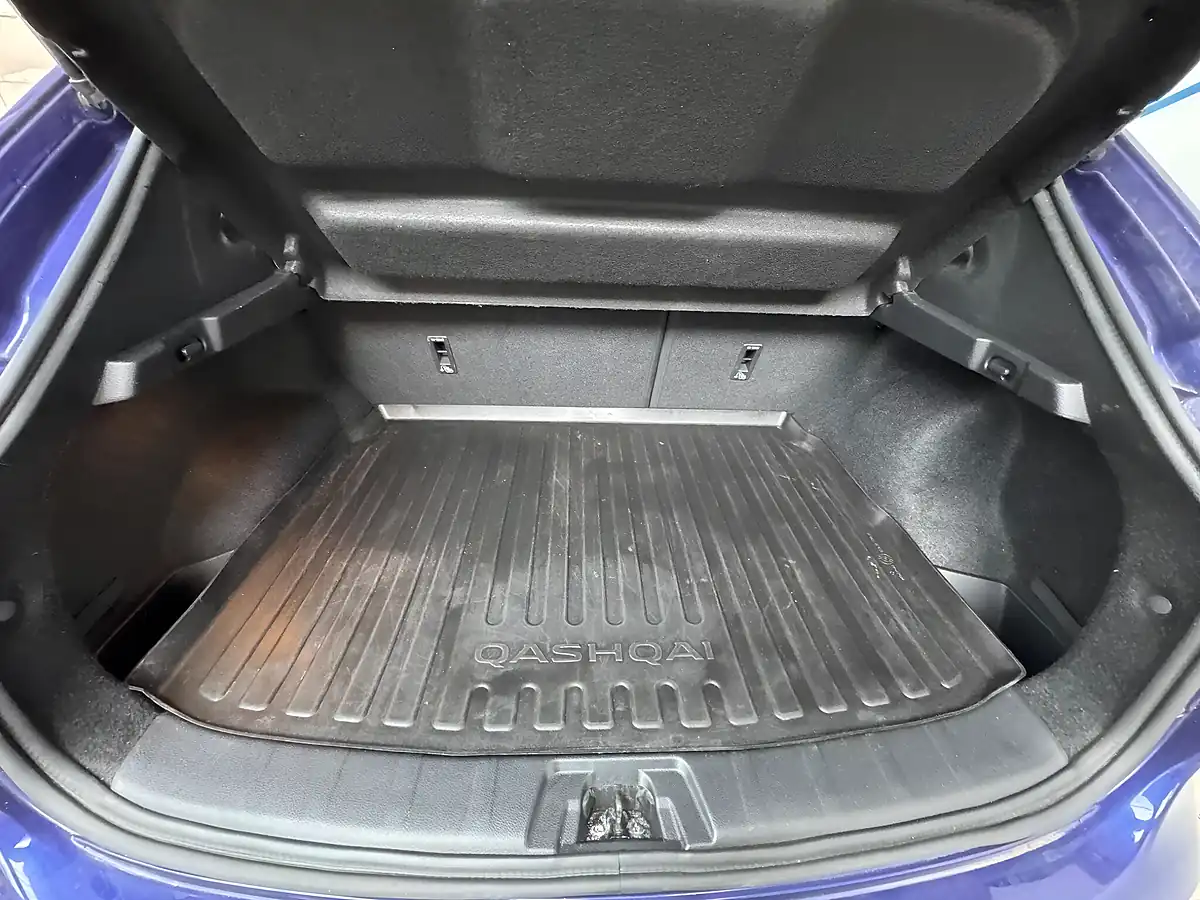 Used 2016 Nissan Qashqai Tekna Ink Blue - Interior and Exterior details 16