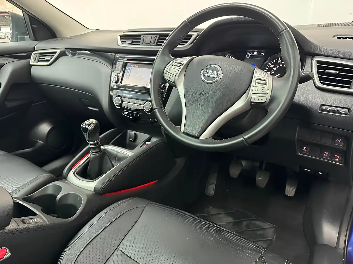 Used 2016 Nissan Qashqai Tekna Ink Blue - Interior and Exterior details 3