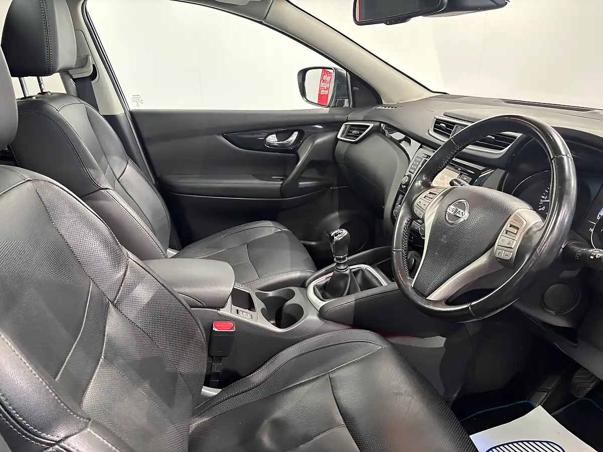Used 2016 Nissan Qashqai Tekna Ink Blue - Interior and Exterior details 14