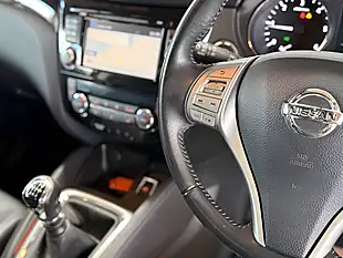 Used 2016 Nissan Qashqai Tekna Metallic Black - Interior and Exterior details 10