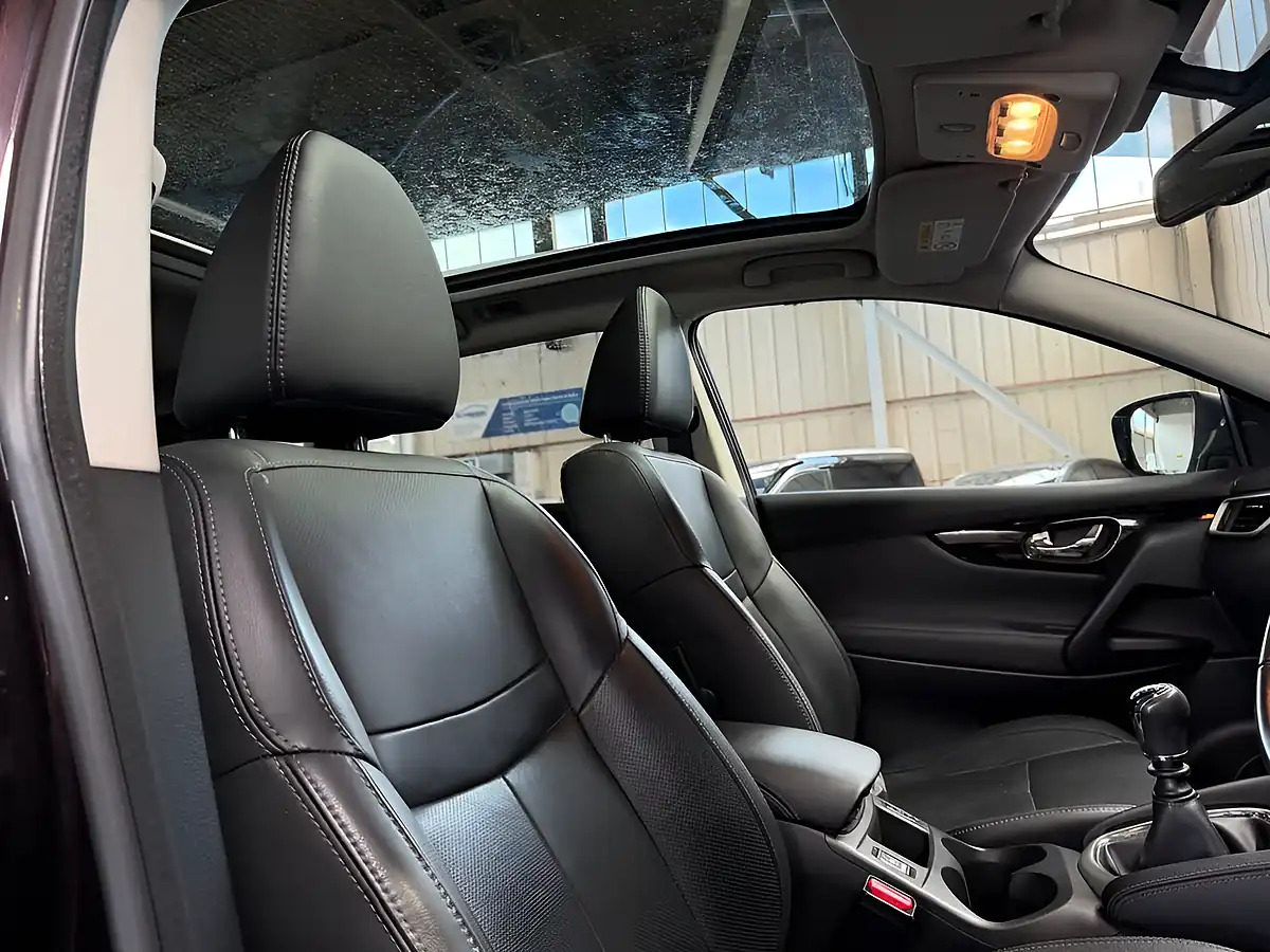 Used 2016 Nissan Qashqai Tekna Metallic Black - Interior and Exterior details 13