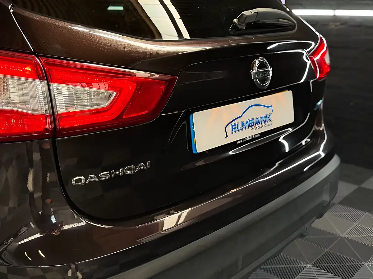 Used 2016 Nissan Qashqai Tekna Metallic Black - Interior and Exterior details 16