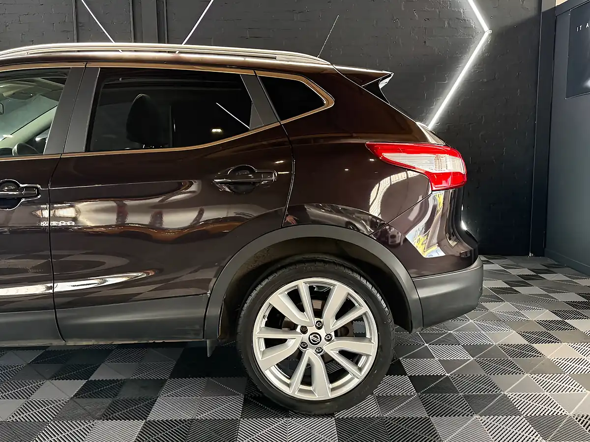 Used 2016 Nissan Qashqai Tekna Metallic Black - Interior and Exterior details 17