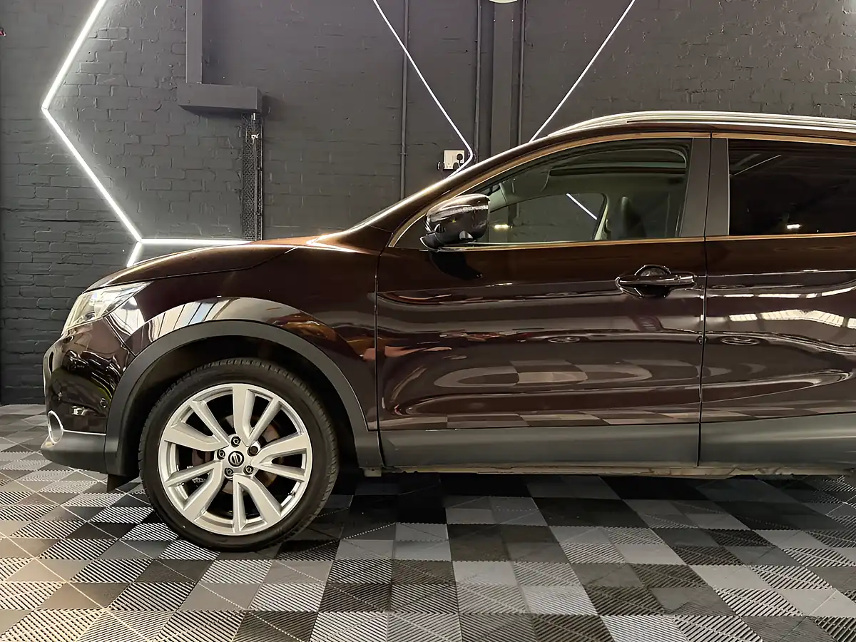 Used 2016 Nissan Qashqai Tekna Metallic Black - Interior and Exterior details 18