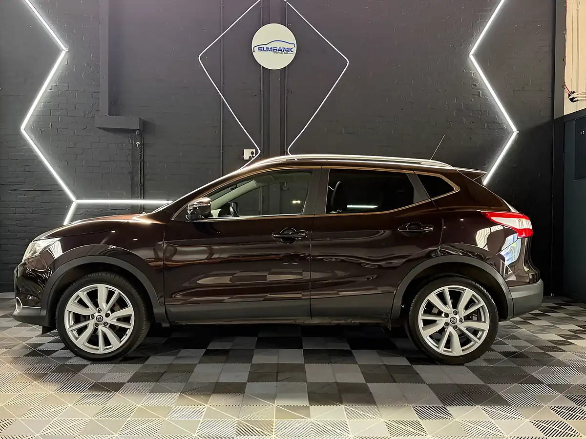 Used 2016 Nissan Qashqai Tekna Metallic Black - Interior and Exterior details 19