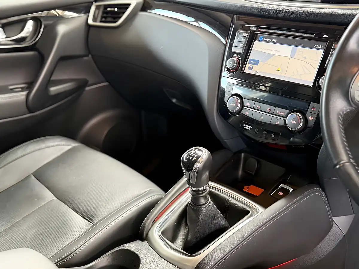 Used 2016 Nissan Qashqai Tekna Metallic Black - Interior and Exterior details 20