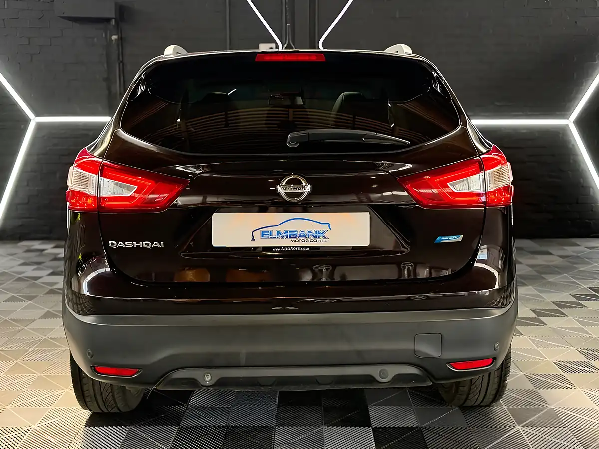 Used 2016 Nissan Qashqai Tekna Metallic Black - Interior and Exterior details 9