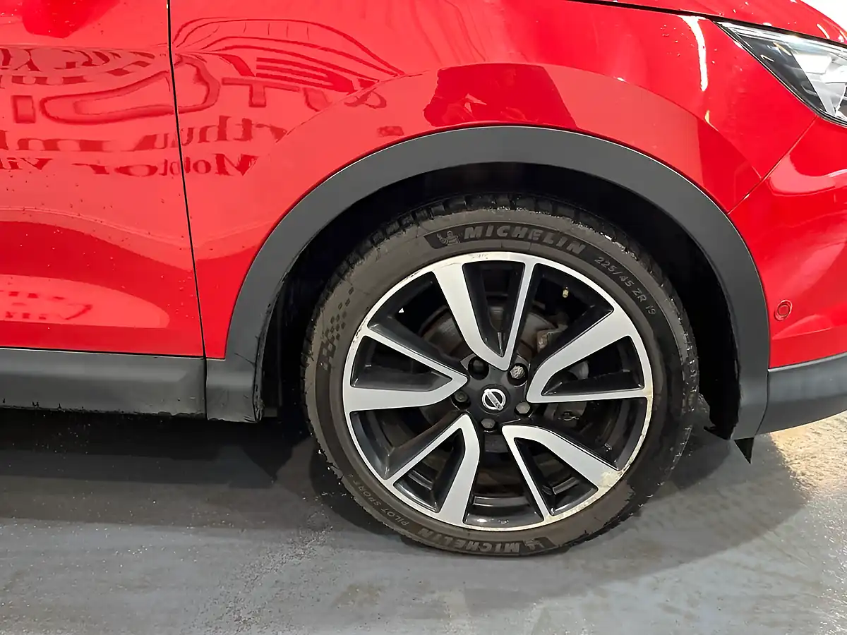 Used 2016 Nissan Qashqai Tekna Red - Interior and Exterior details 10