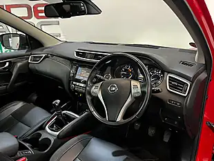Used 2016 Nissan Qashqai Tekna Red - Interior and Exterior details 13