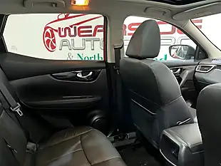 Used 2016 Nissan Qashqai Tekna Red - Interior and Exterior details 16