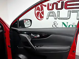 Used 2016 Nissan Qashqai Tekna Red - Interior and Exterior details 18