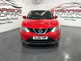 Used 2016 Nissan Qashqai Tekna Red - Interior and Exterior details 2