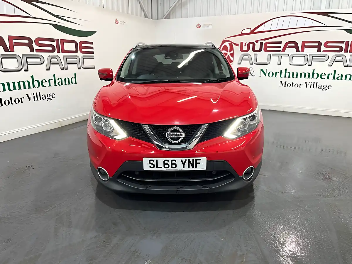 Used 2016 Nissan Qashqai Tekna Red - Interior and Exterior details 2