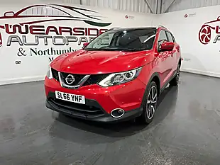 Used 2016 Nissan Qashqai Tekna Red - Interior and Exterior details 3