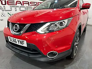 Used 2016 Nissan Qashqai Tekna Red - Interior and Exterior details 5
