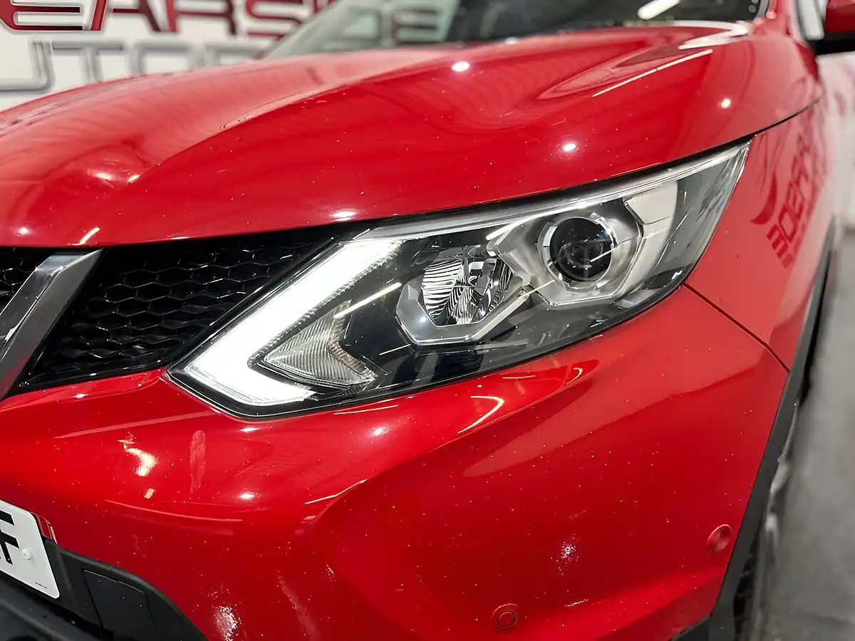 Used 2016 Nissan Qashqai Tekna Red - Interior and Exterior details 6