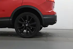 Used 2016 Nissan Qashqai Tekna Red - Interior and Exterior details 12